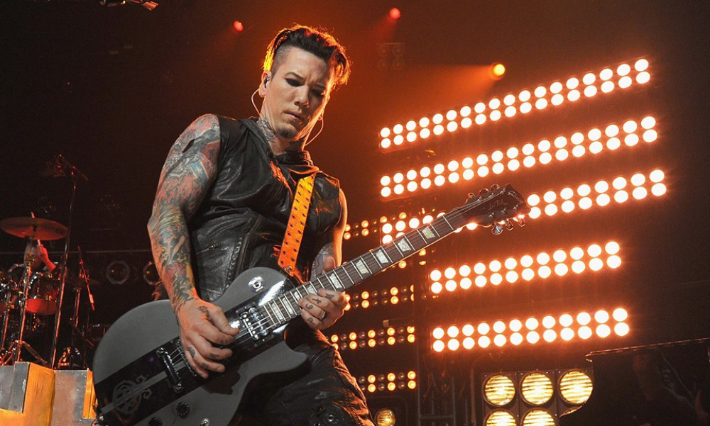 DJ-ashba-guns