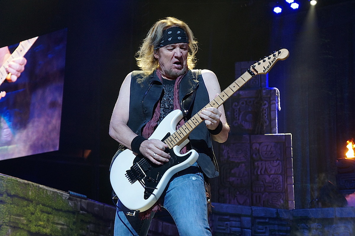 Iron-Maiden-Adrian-Smith-2