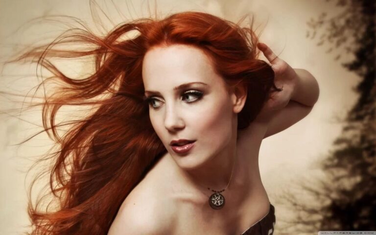 simone-simons