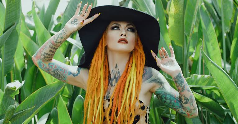 lena-scissorhands