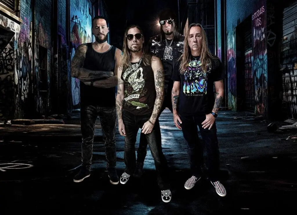 kissing kaos band photo