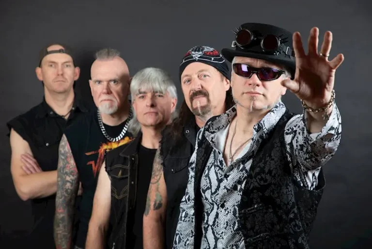 toys that bite band photo