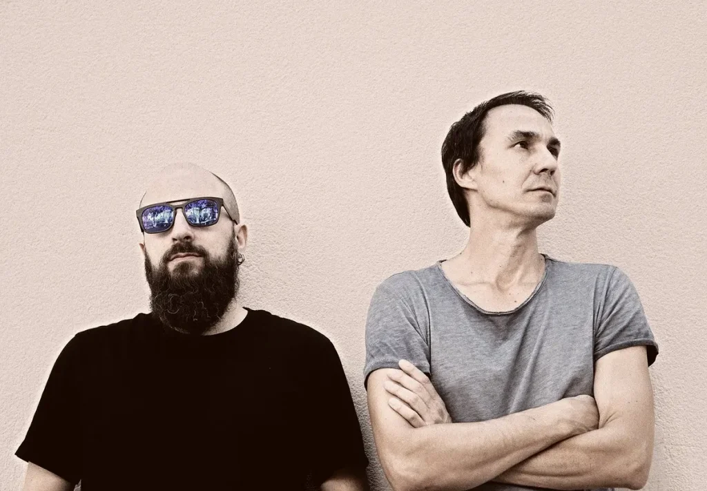 distant harmonies band photo